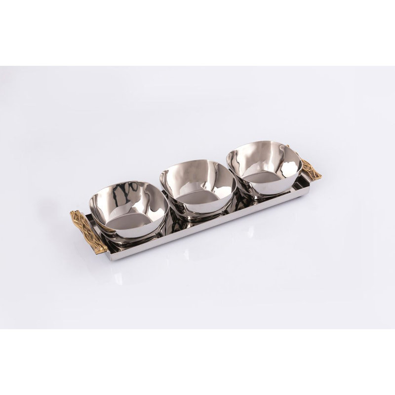 3 bols sur un plateau rectangulaire