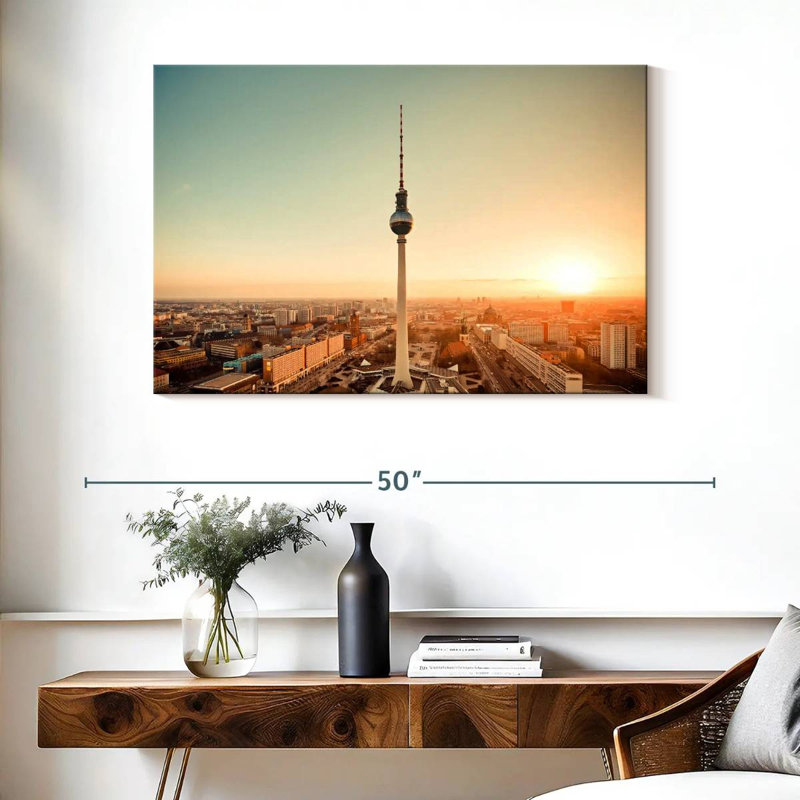 Tour de télévision de Berlin, H 26 po x l 39 po
