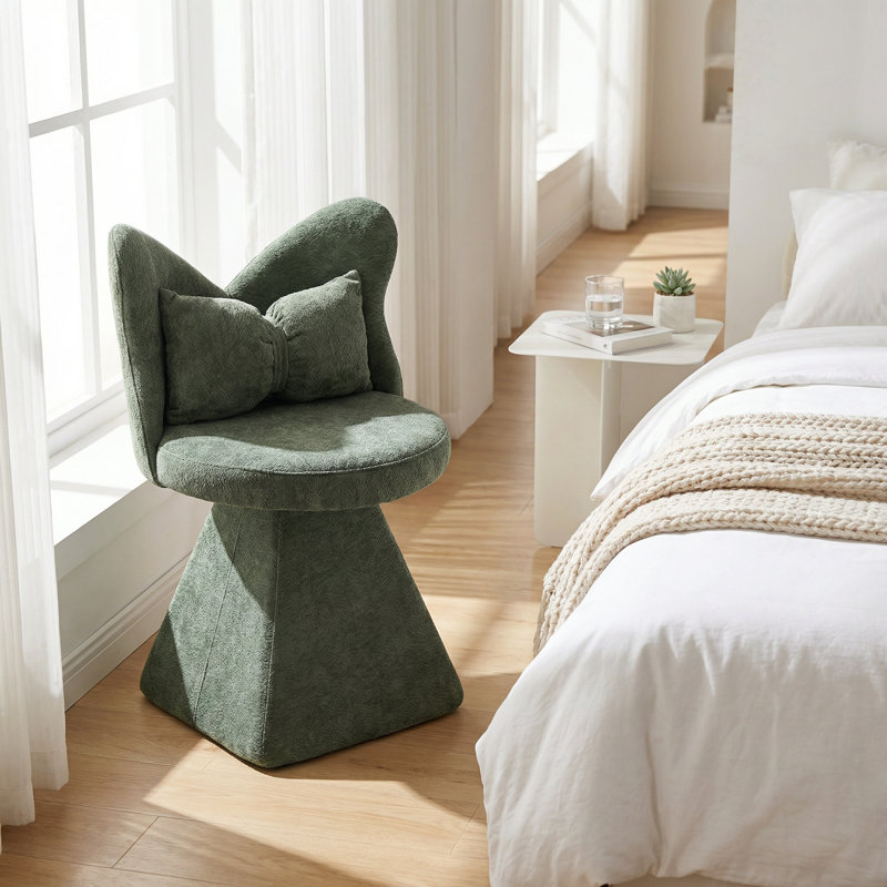 Élégante chaise d'appoint pivotante en velours avec dossier papillon pour des sièges polyvalents pour la maison et le commerce