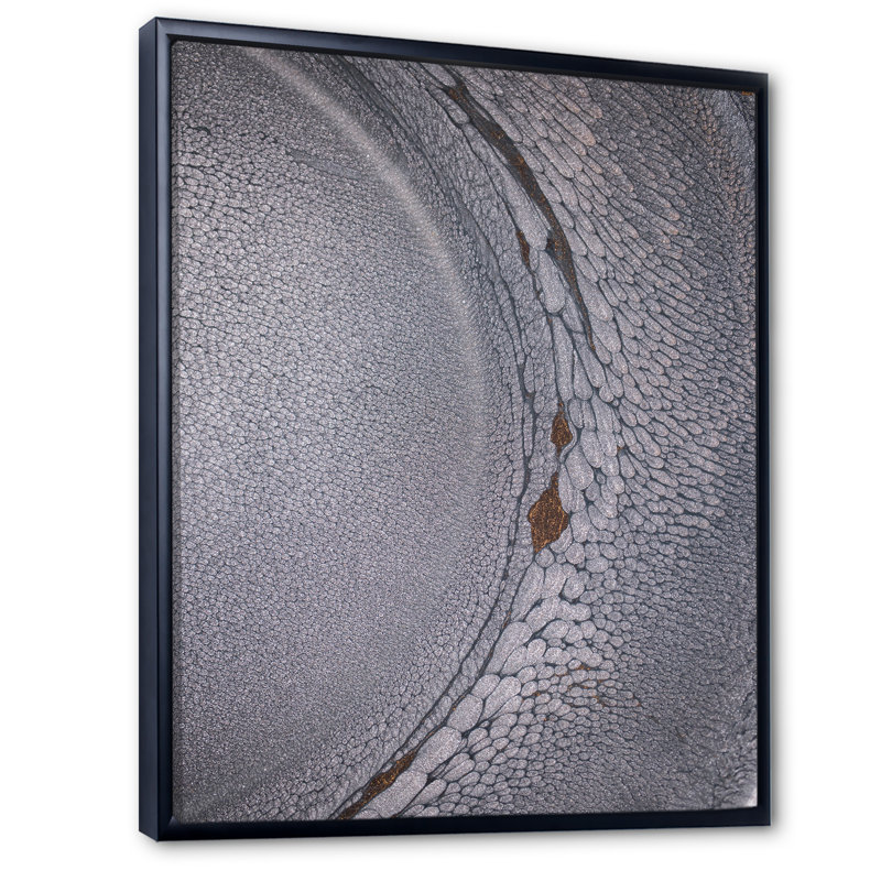 Dramatique gris monochrome fluide Art III - art mural moderne sur toile, H 36 po x l 24 po x P 1 po, Cadre flottant noir