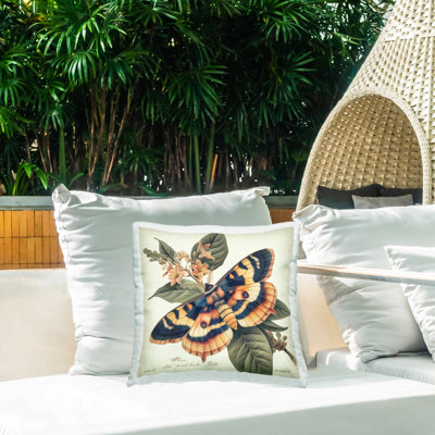 Coussin d'extérieur à imprimé détaillé «Moth & Lilies» par Steve Huntziker