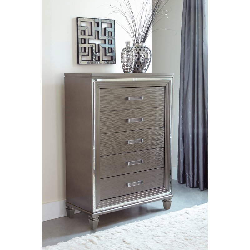 Commode 5 tiroirs Daundre, Gris