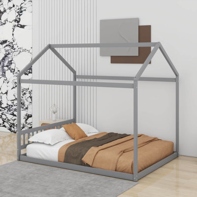Grand lit en bois avec tête de lit