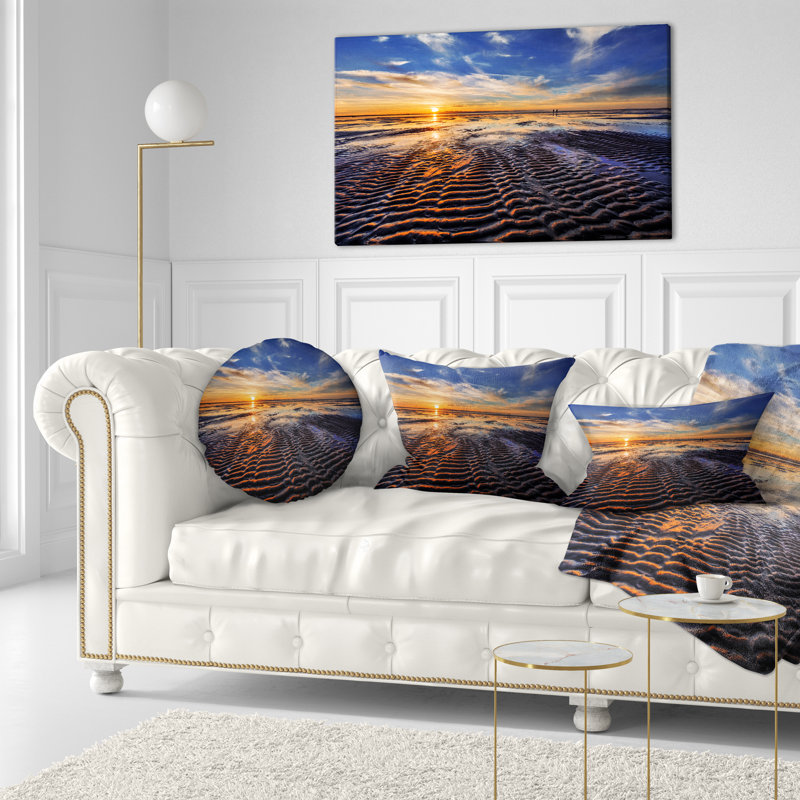 Coussins de mer au cours d’un coussin lombaire coucher de mer sur le sable