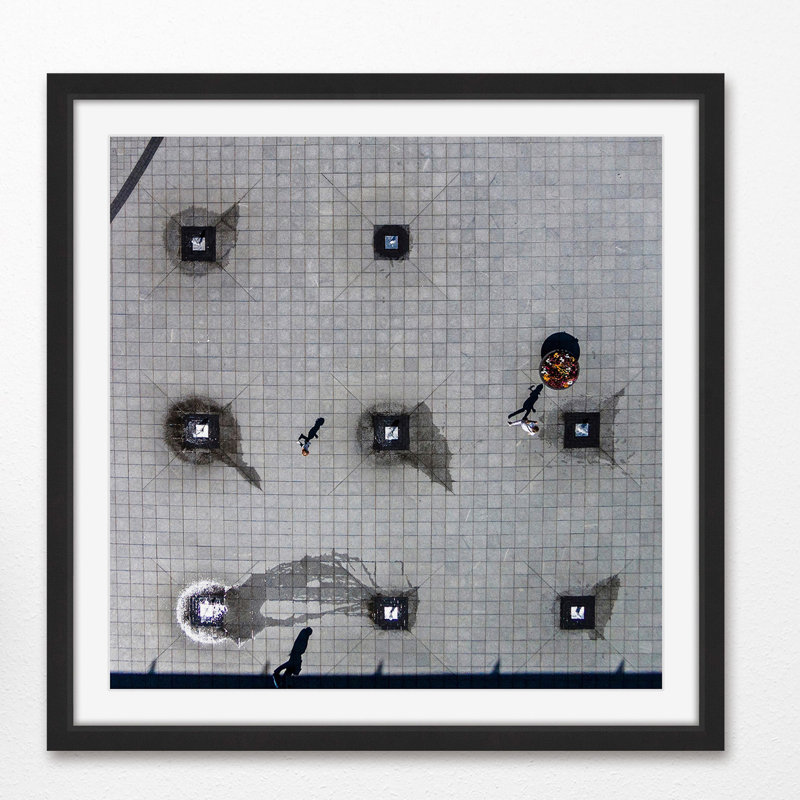 « deception », reproduction de photo encadrée, H 32 po x l 32 po