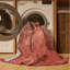 Tapis abstrait moderne et contemporain Tysen Valentines lavable à la machine en brun - reliure rose-245506875
