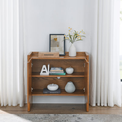 Armoire de rangement en noyer pour décor de vestibule rustique