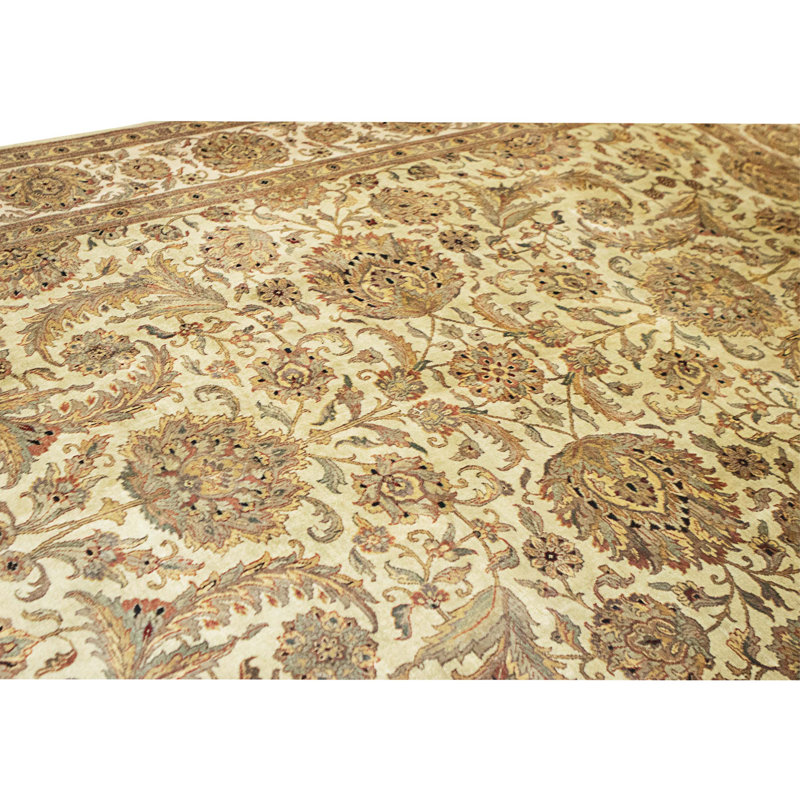 Hand Knotted Wool Area Rug in Ivory And Gold