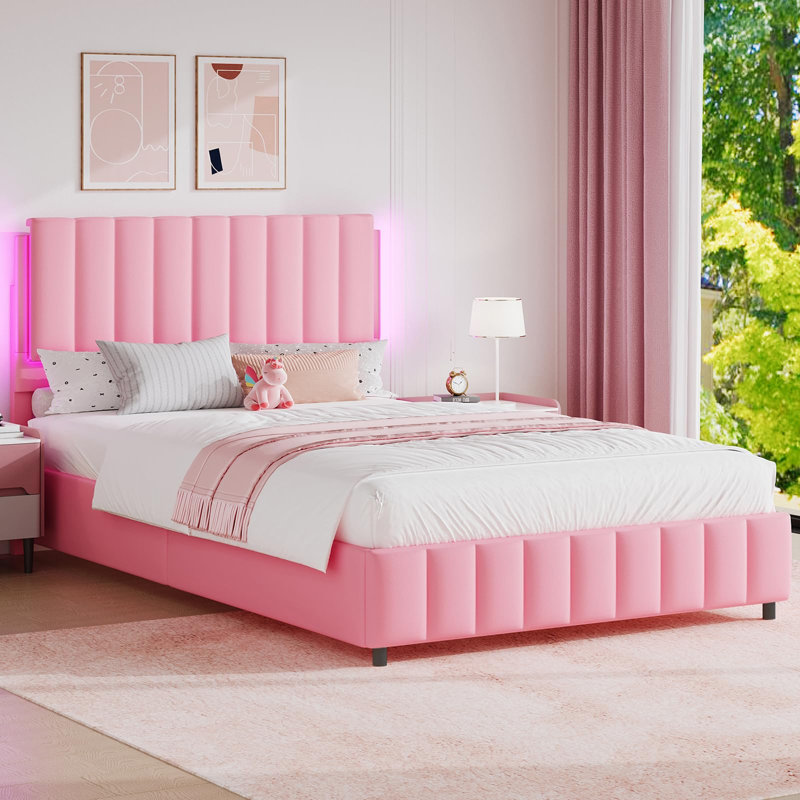 Ensemble de lit plateforme en similicuir avec lumières DEL et table de chevet moderne avec tiroirs cannelés, Rose/Blanc