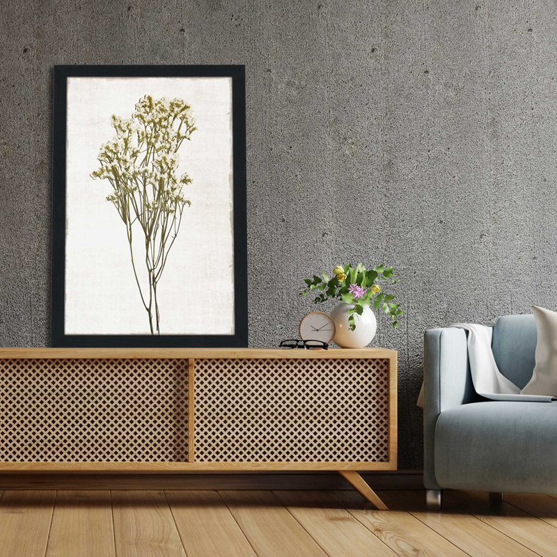 «Farmhouse Pressed Flower II» par Natalie Carpentieri - Peinture, L 27,5 po x H 39,5 po, Cadre noir