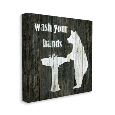 «Wash Your Hands Rustic Bathroom Wilderness Bear Sink» par Carol Robinson, reproduction d'art textuel sur toile
