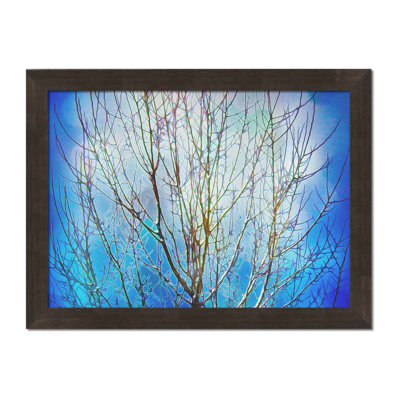 Arbre nu en cristal bleu par Hal Halli. Impression sur papier - Montée et encadrée avec de l'acrylique transparent, taille de l'image