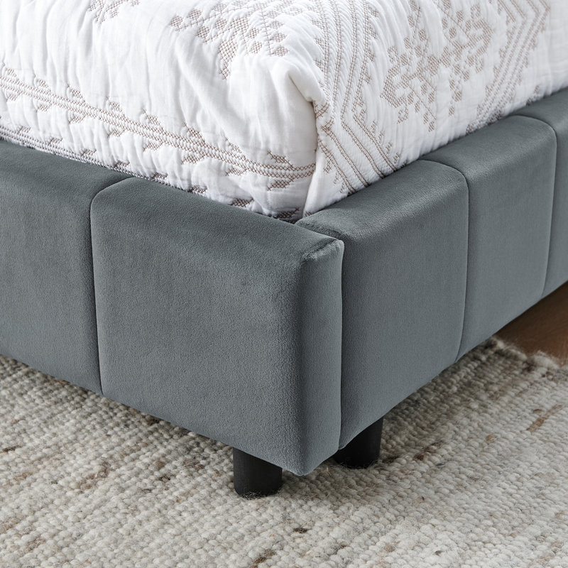 Structure de lit double en velours avec accoudoirs et support pour le salon de la chambre à coucher