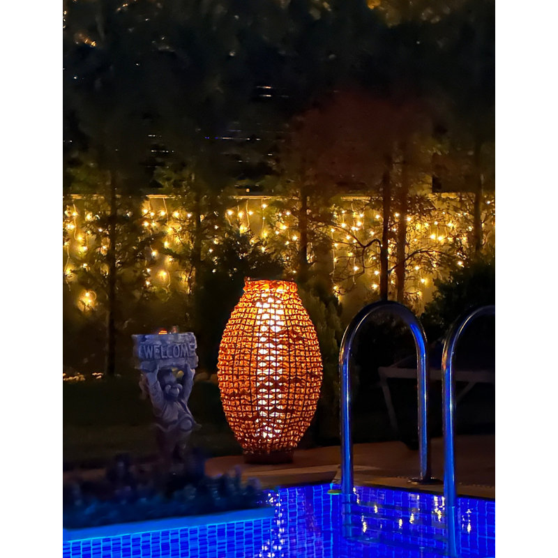 Élégante lampe sur pied en osier solaire, chêne, 11,4 po de diamètre x 16,9 po de hauteur | IP65 résistant aux intempéries, 1 x 2 DEL 4 W, 3 000 K lumière chaude, assemblé pour une utilisation facile | Parfait pour l'ambiance intérieure et extérieure