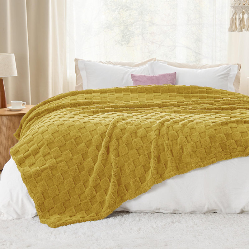 Bedsure 269gsm Fleece Blanket For Couch - Super Soft Cozy Blankets For Women GentleSoft™️, King, Bronze Green