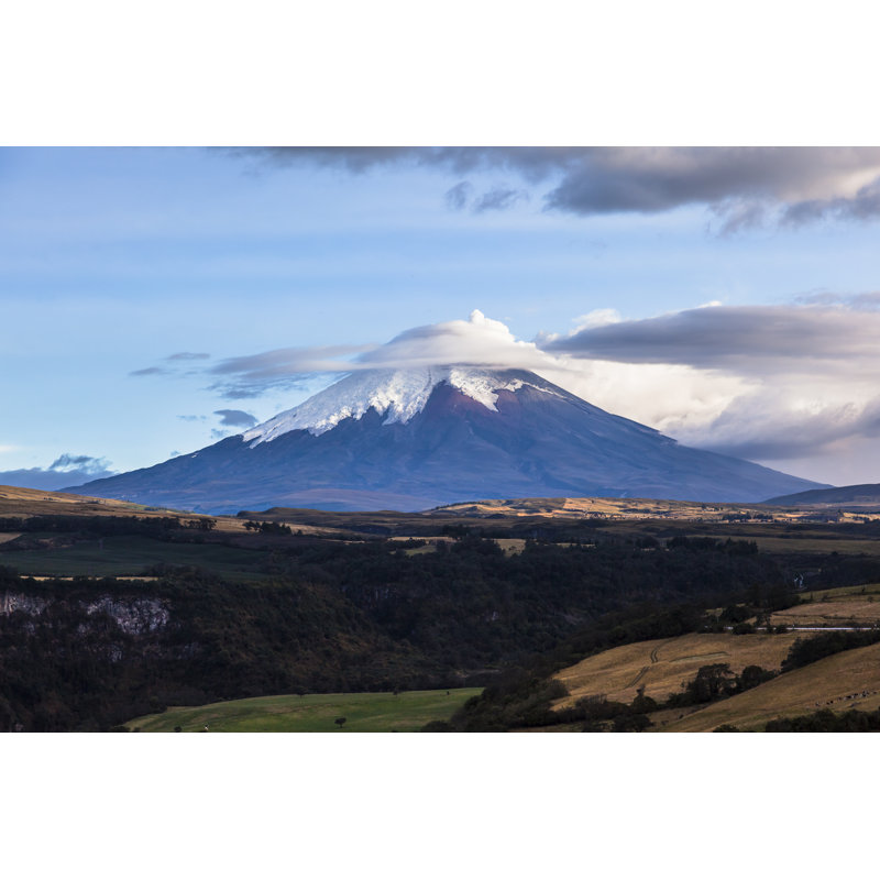 Aniken Cotopaxi Volcano Eruption par Patriciohidalgop, H 32 po x l 48 po x P 1,25 po