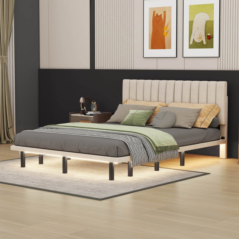 Grand lit tapissier, Beige
