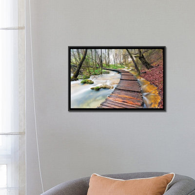 «A Walk in the Woods, Parc national des Lacs de Plitvice, Croatie», reproduction de photo sur toile