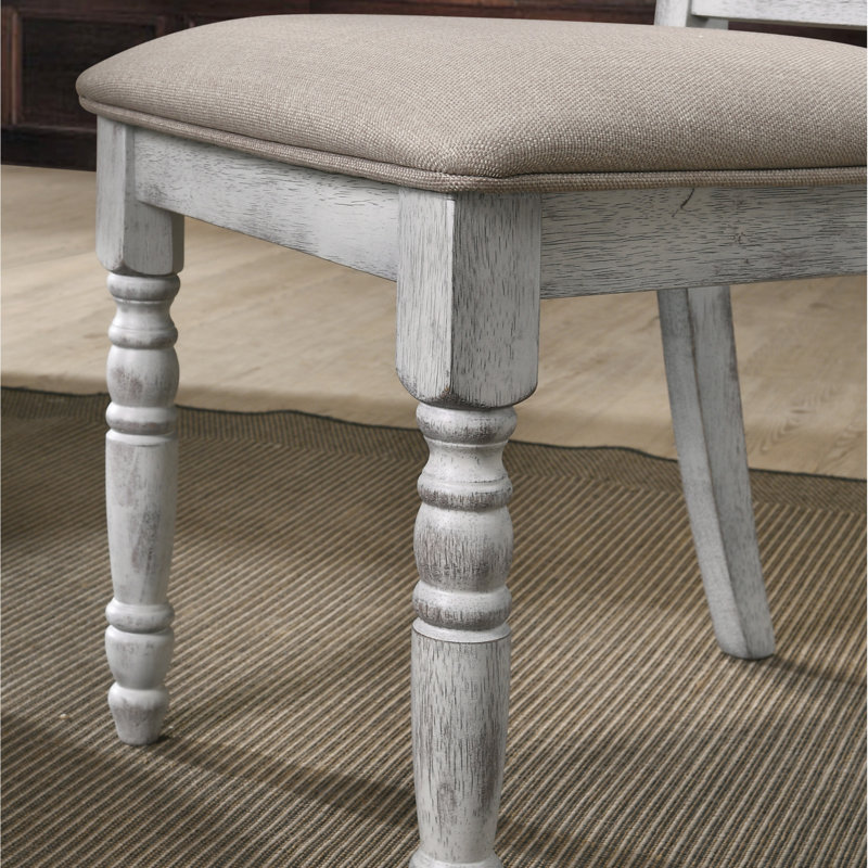 2 chaises de salle à manger - bois franc, patiné avec paire de coussins de siège tournés, revêtement rustique