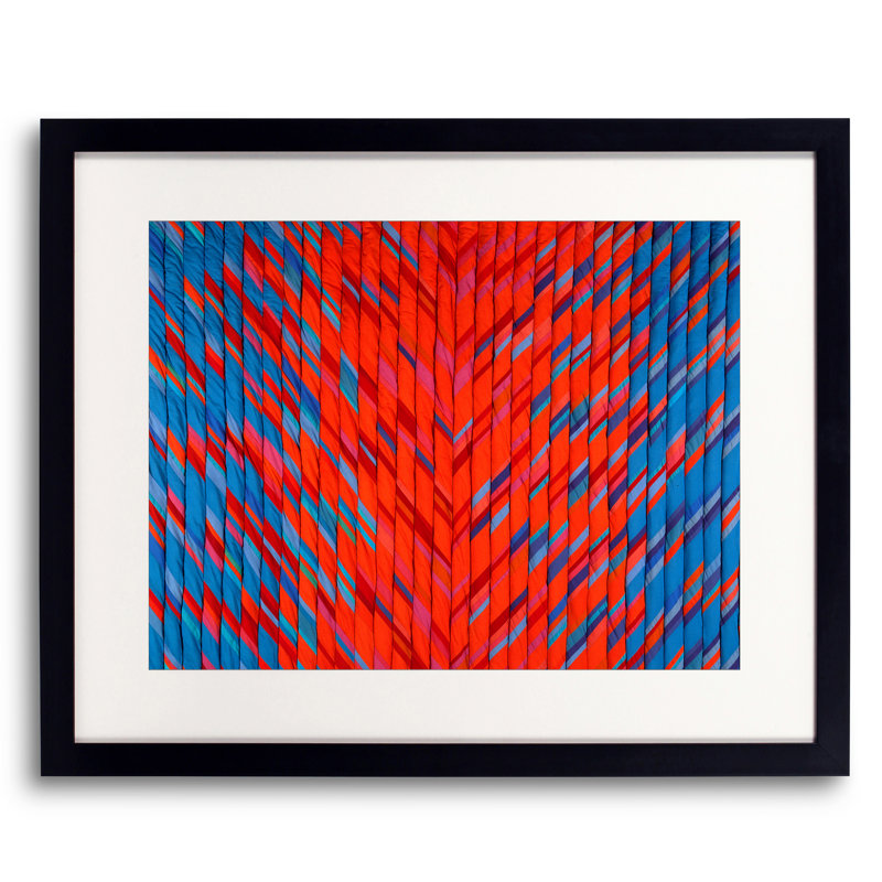 Le mariage du bleu et de l'orange par Judith Larzelere, Papier avec cadre noir, H 16 po x l 20 po