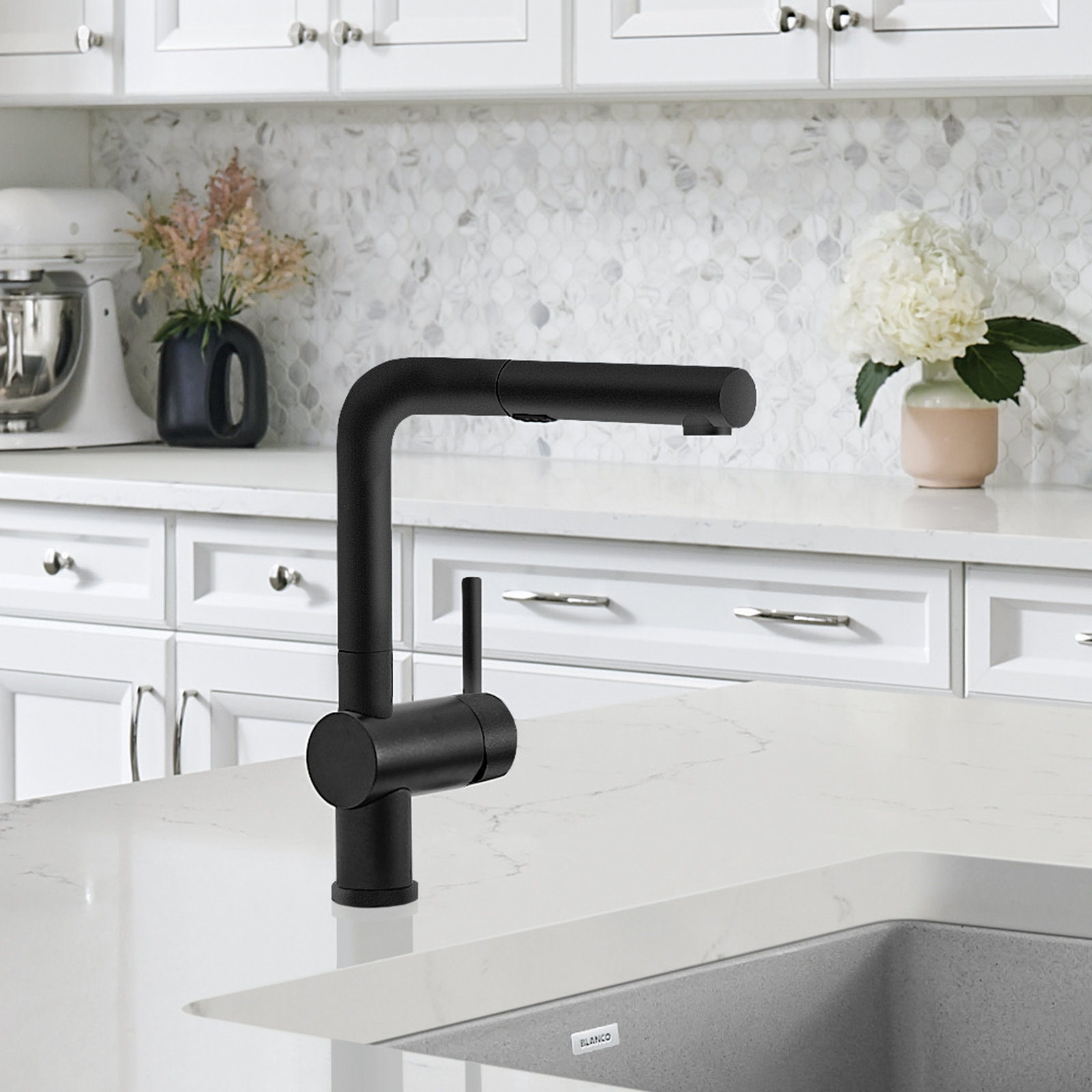 Linus Low Arc Pull-Out Kitchen Faucet, Anthracite