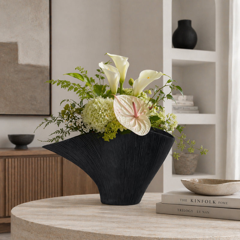Vase de table moderne en métal sculptural pour décoration intérieure, H 9 po x l 16 po x P 4 po