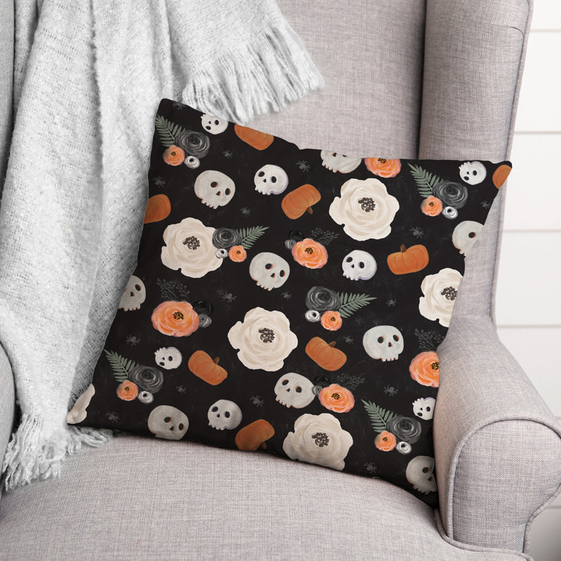Coussin Spooky, Motif floral noir, H 18 po x l 18 po, Carré