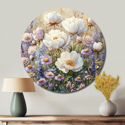 Pivoines dans le champ de fleurs sauvages I - pivoines rondes en métal, décoration murale traditionnelle en métal blanc