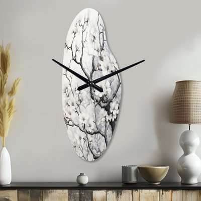 Gris gris arbre blanc Graphite Whispers I - Grande sculpture en forme d'horloge murale grise