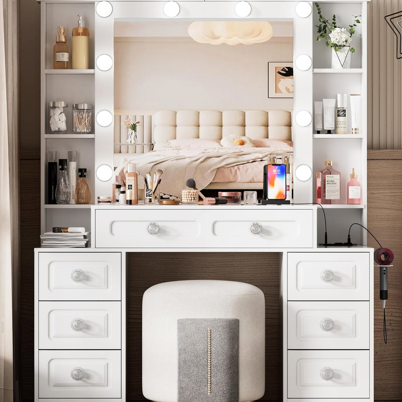 Bureau de meuble-lavabo avec miroir, lumières, plateau en verre, 7 tiroirs, tabouret, tablettes ouvertes et contrôle de luminosité de maquillage pour la chambre à coucher