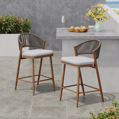 Ensemble de 2 tabourets de comptoir de patio extérieur, structure en aluminium d'une hauteur de siège de 26 po avec dossier en forme de feston en rotin de polyéthylène