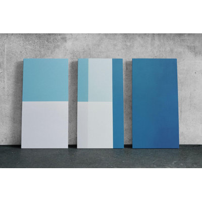 Reproduction d'art géométrique bleue: Triptyque abstrait bleu pastel serein - Toile de qualité musée, prête à être accrochée ou roulée, style minimaliste moderne, reproduction de peinture