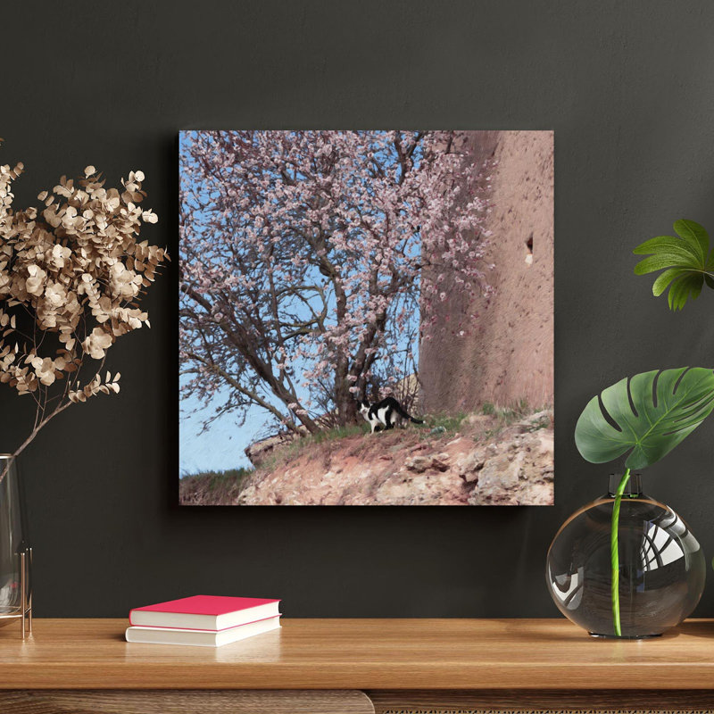«A Cat Near A Cherry Blossom Tree», reproduction d'art sur toile tendue, H 32 po x l 32 po