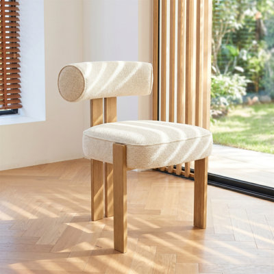 Chaise de salle à manger rembourrée crème avec une structure en métal avec une finition en grain de bois naturel, convient aux salles à manger, aux salons et aux cuisines