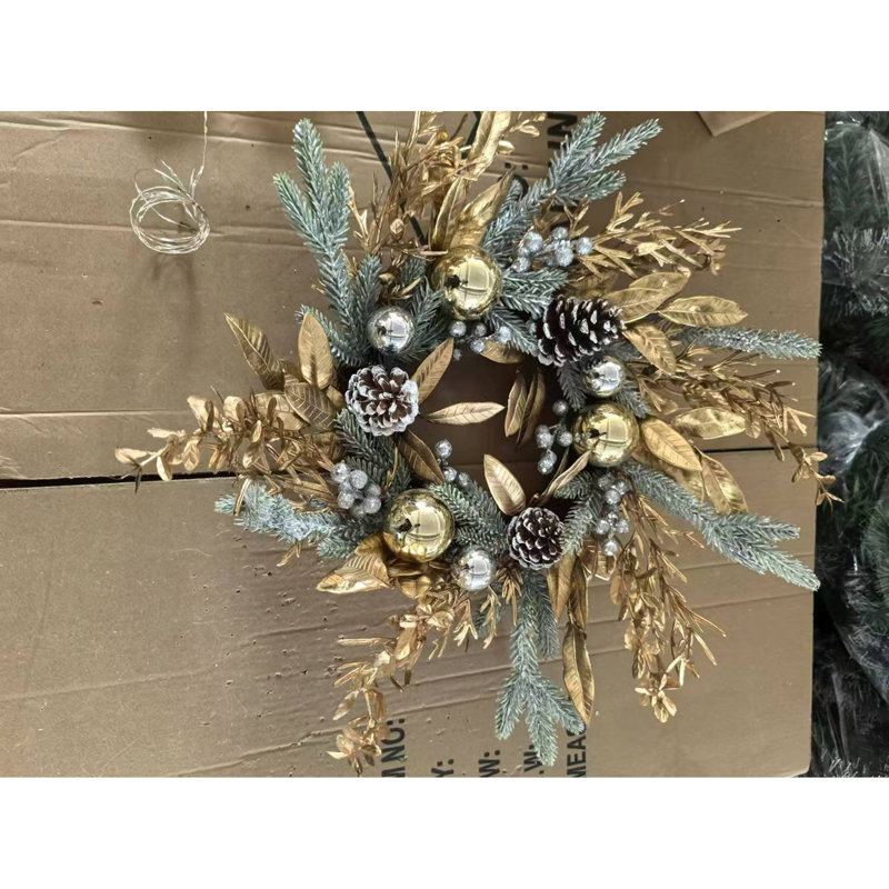 Couronne de Noël avec des lumières chaudes