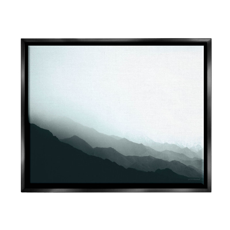 Misty Mountain Range Slopes Landscape - Photographie à cadre flottant sur toile, H 25 po x l 31 po x P 1,7 po