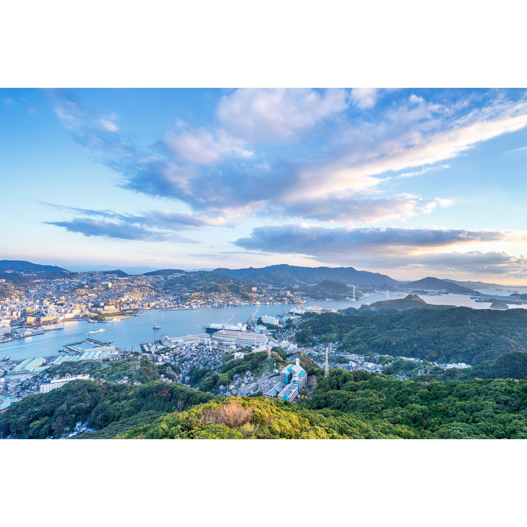 Modernes Stadtbild von Nagasaki von Insjoy - Kunstdrucke auf Leinwand