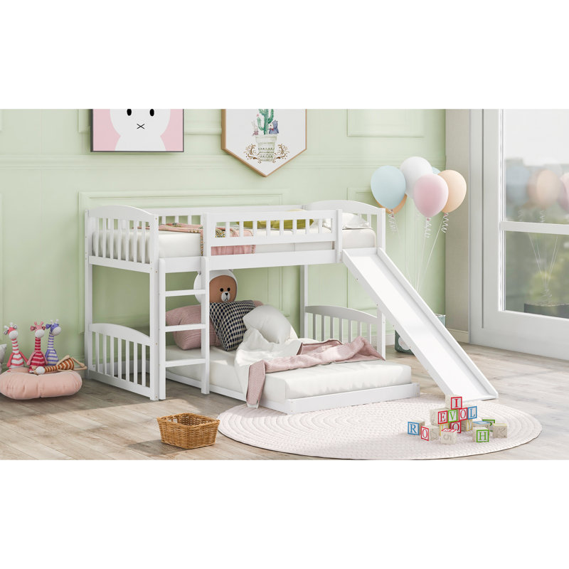 Lit simple superposé au-dessus en blanc, équipé d'une glissade et d'un côté, structure en pin massif, peu encombrant pour la maison, style gris, lit à 18 lattes de soutien, structure à finition blanche, chambres à coucher efficaces,
