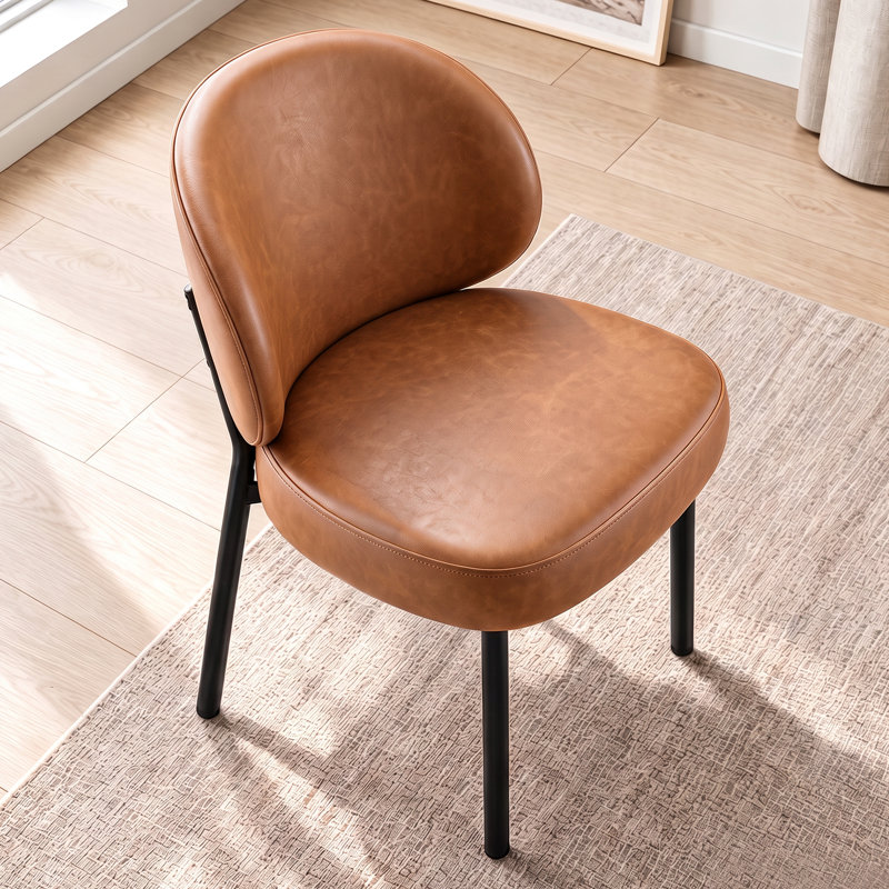 Chaise de salle à manger Aleshire rembourrée avec siège en similicuir et pieds en métal, Chameau