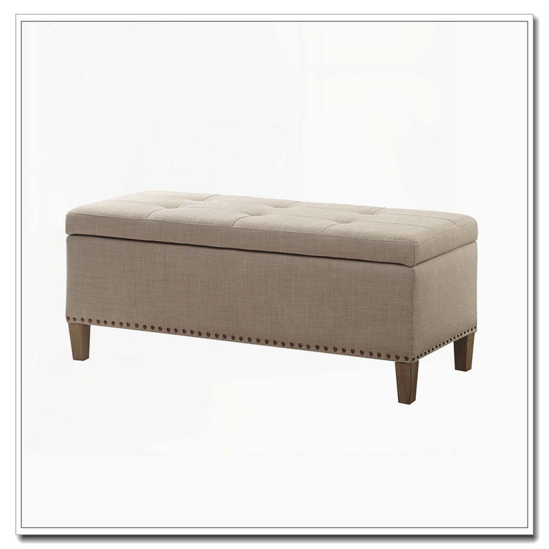 Banc de rangement capitonné avec têtes de clou en cuivre