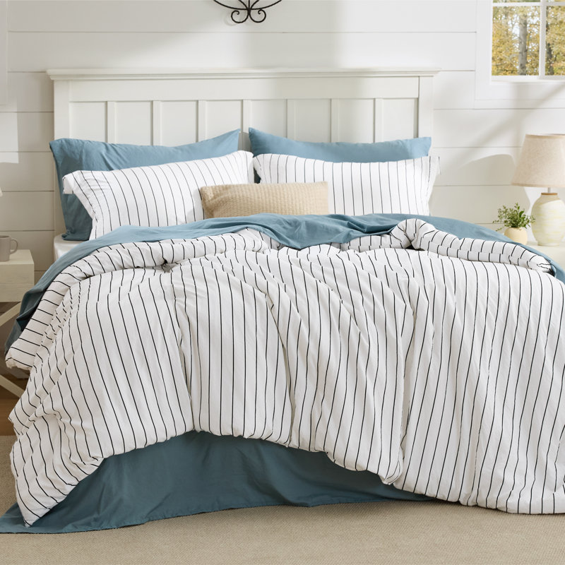 Bedsure Twin size 2-Piece Reversible Stripe Polyester Comforter Set with Microfiber Fill, White - Black,All-Season Bedding