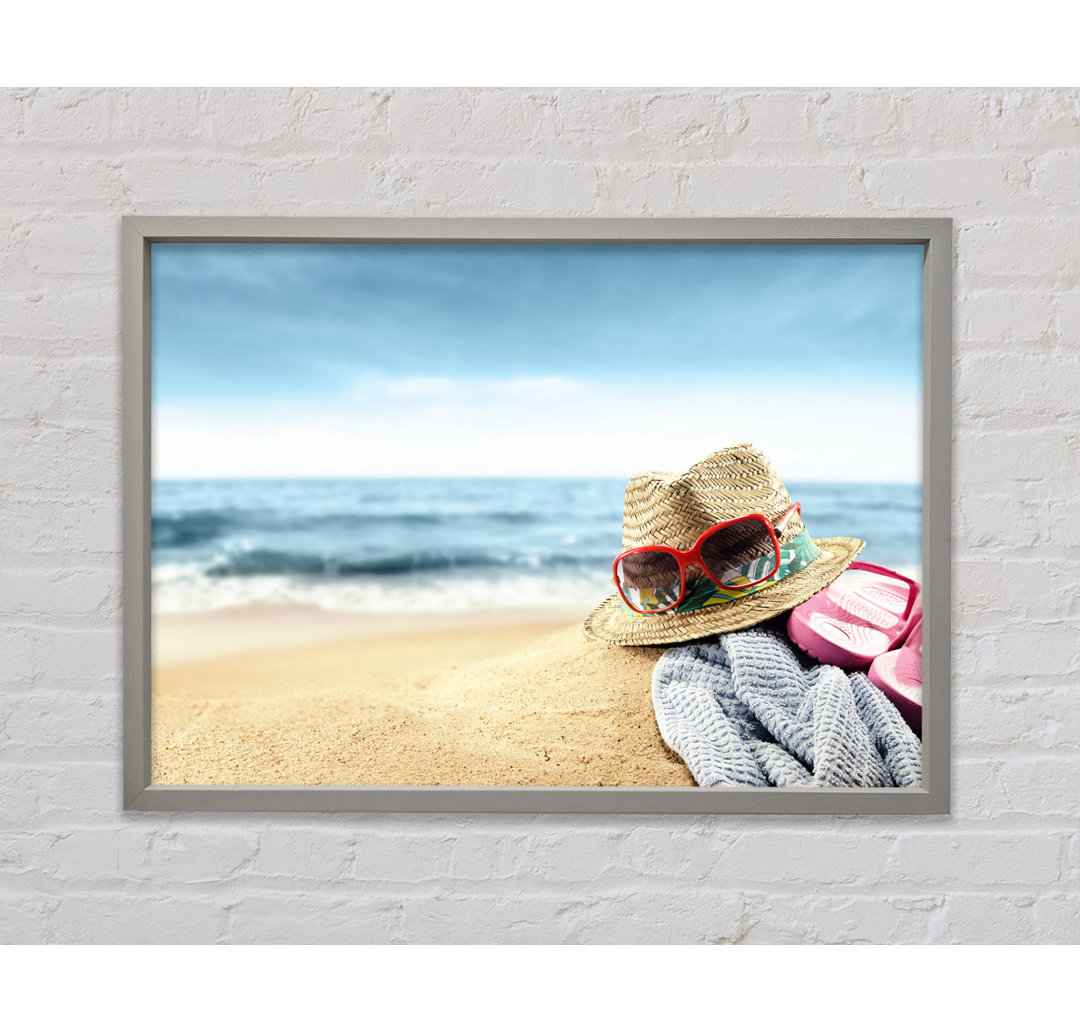 Sonnenhut und Sonnenbrille am Strand - Einzelbildrahmen Kunstdrucke auf Leinwand