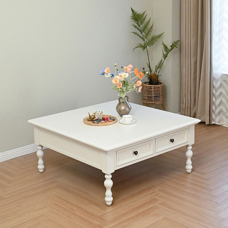 Table basse à quatre pieds avec rangement