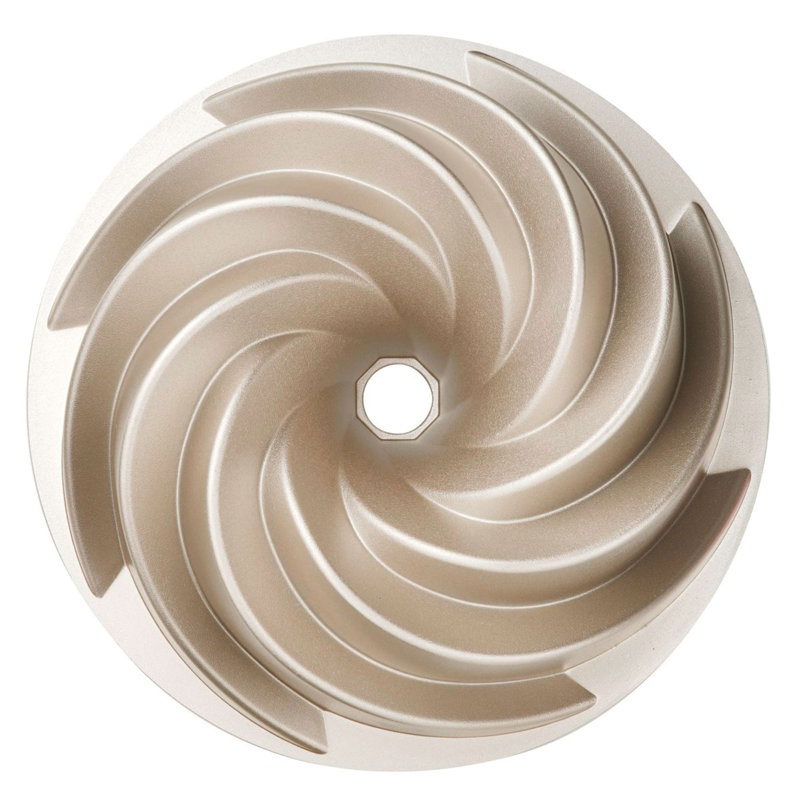 Twist 22cm fluted cake pan