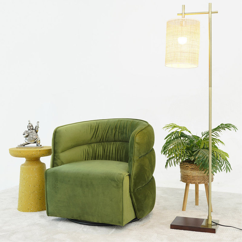 Chaise pivotante polyvalente avec attrait intemporel et accoudoirs intégrés pour des espaces de vie améliorés, Velours vert
