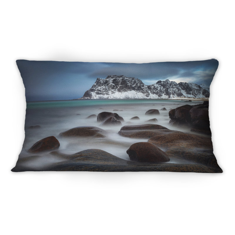 Coussin Rocky Coast With Mountains - Nautical & Coastal
