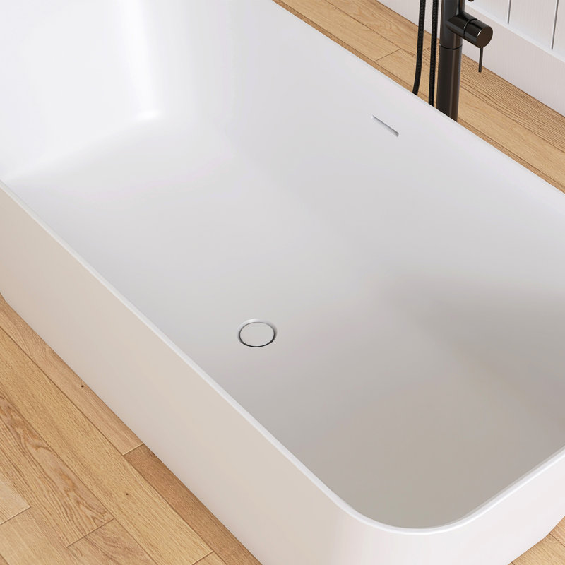 Baignoire de trempage profonde autoportante à surface solide 67 po Forma
