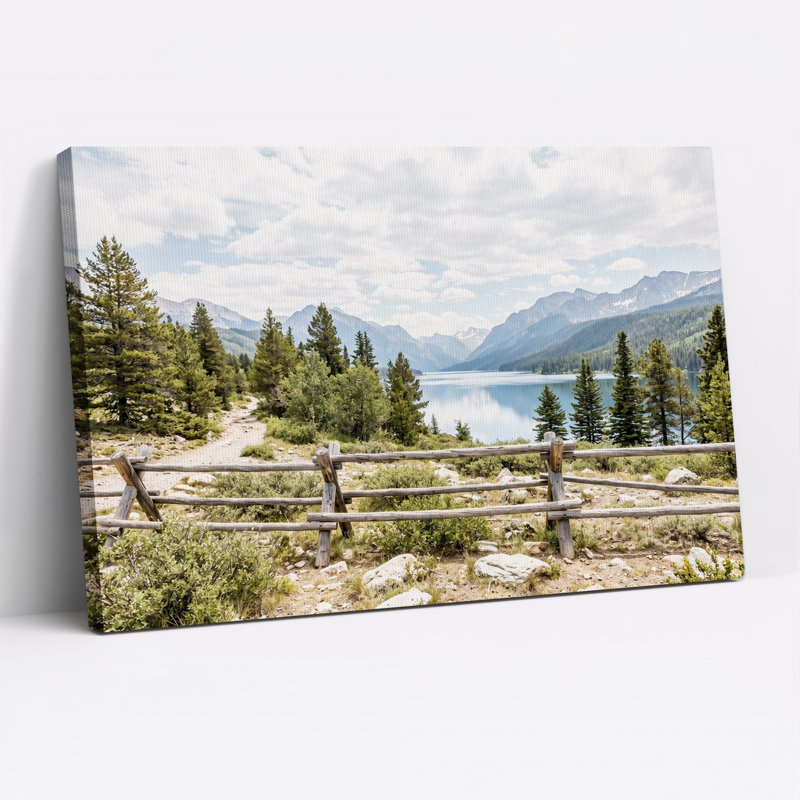 Tableau sur toile représentant un paysage de lac de montagne avec une clôture en bois, H 20 po x l 30 po