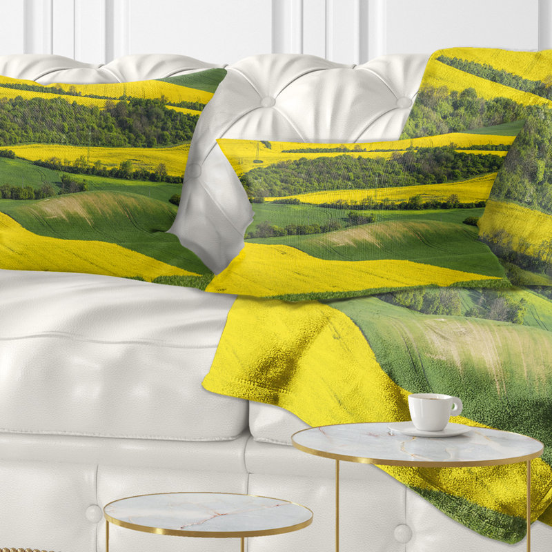 Champ de colza et blé vert - Coussin décoratif à imprimé paysage