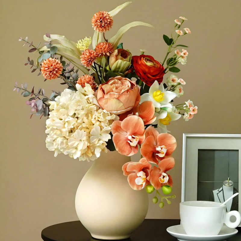 Ornements de fleurs simulées